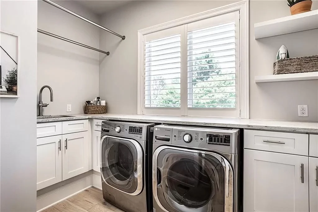 Holiday home — laundry room after