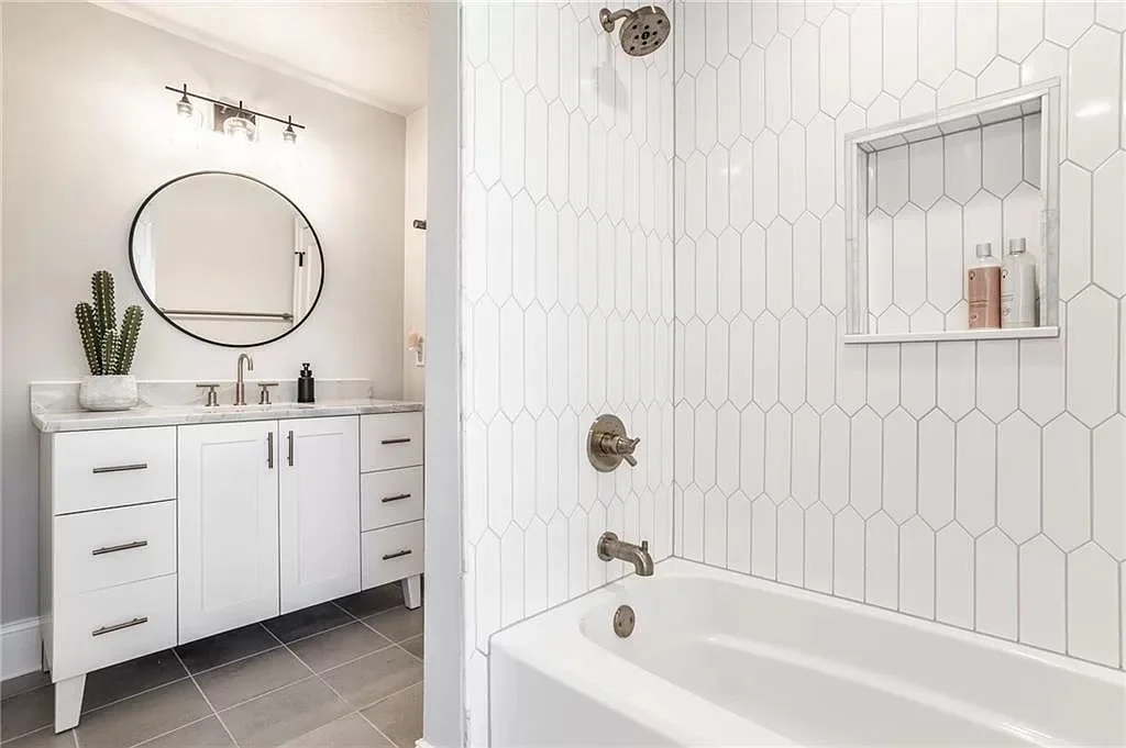 Holiday home — soaking tub after
